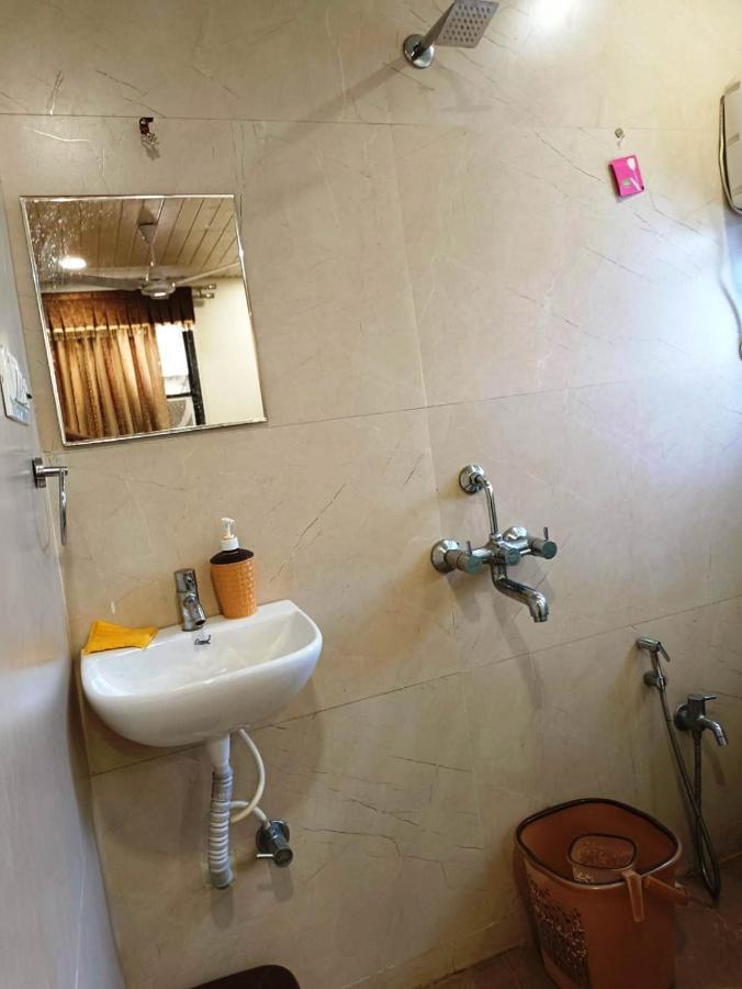 Hotel Nirvana Lodging & Boarding Ulhāsnagar Zewnętrze zdjęcie